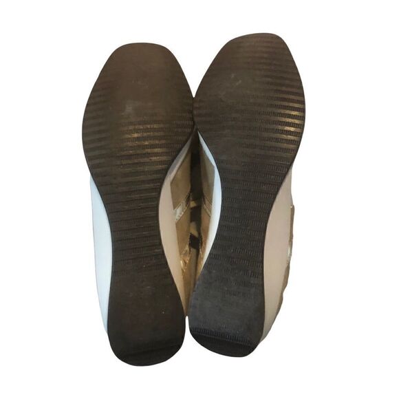 Stylish, Sleek, Tan/Cream/Gold Amalfi Suede/Leather Athletic Shoes, Size 9 - Picture 6 of 6